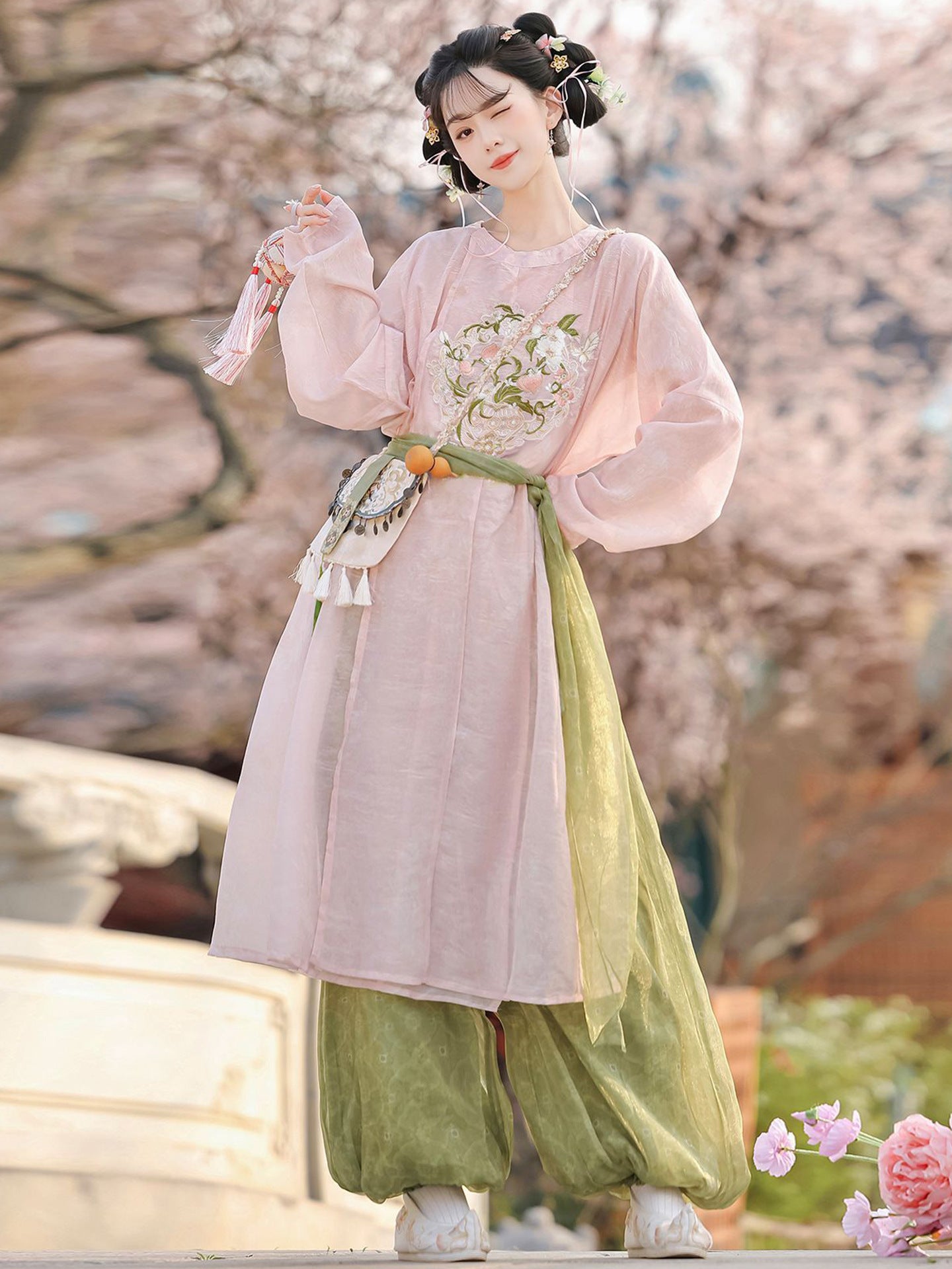 Tang Dynasty Chinese Style Round Collar Robe & Lantern Pants | Embroidered Hanfu Set