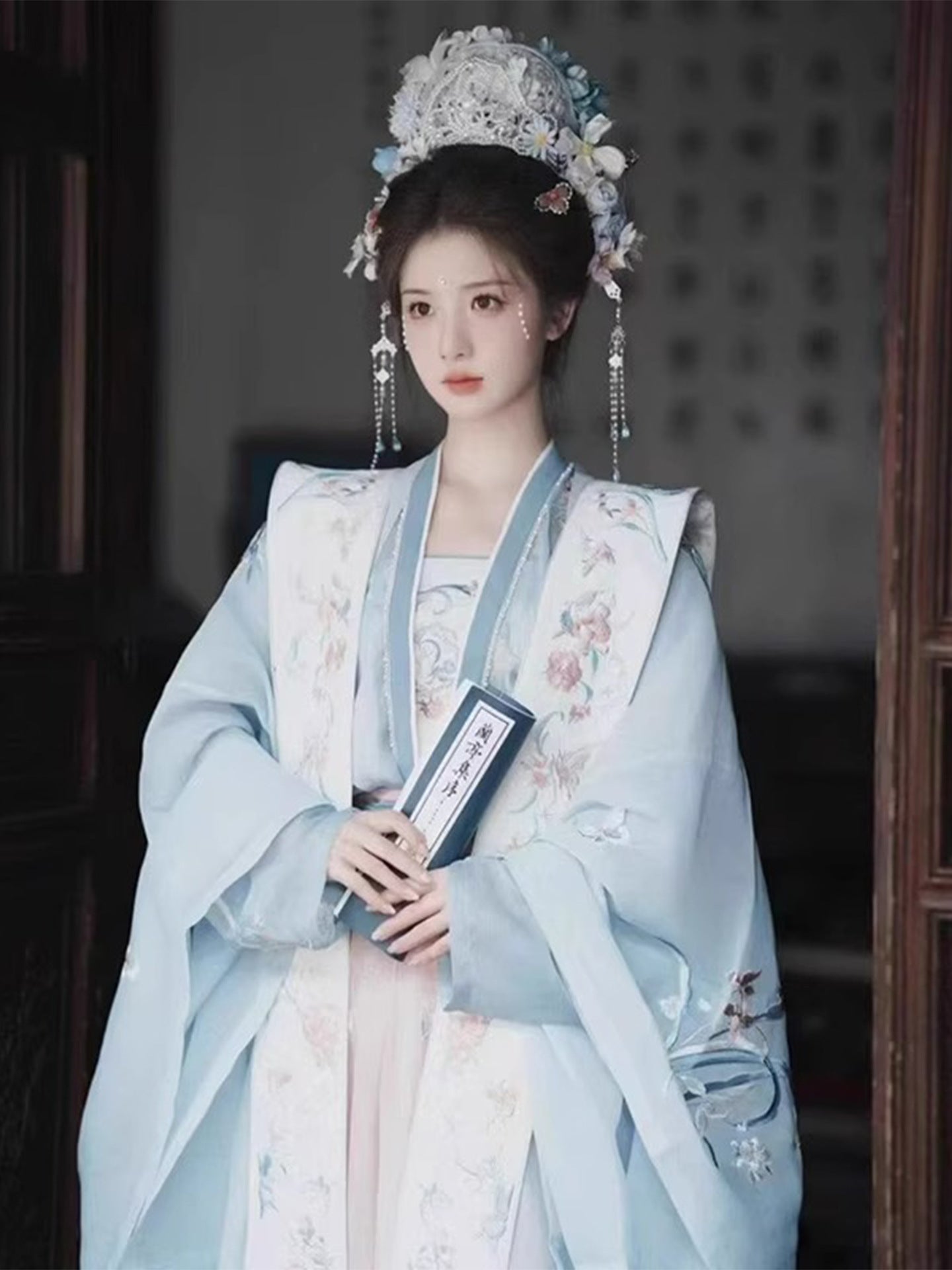 Ethereal Wide-Sleeve Shirt with Xiepei and Waist-High Ruqun