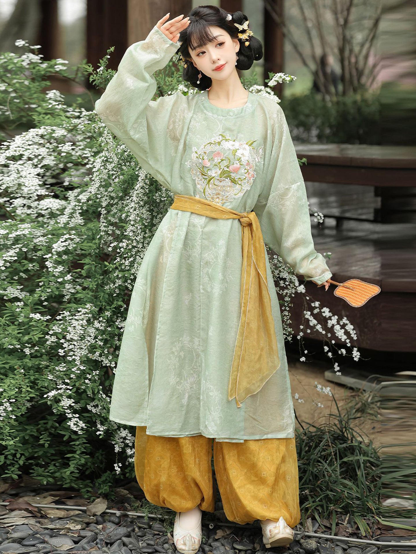 Tang Dynasty Chinese Style Round Collar Robe & Lantern Pants | Embroidered Hanfu Set