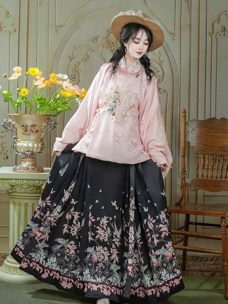 Ming Dynasty Hanfu Set | Embroidered Round Collar Robe & Horse-Face Skirt | Everyday Chinese Style