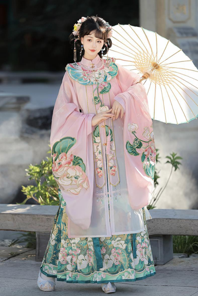 Modernized Hanfu Set: Yunjian (Cloud Collar), Changshan (Long Shirt) & Mamianqun (Pleated Skirt)